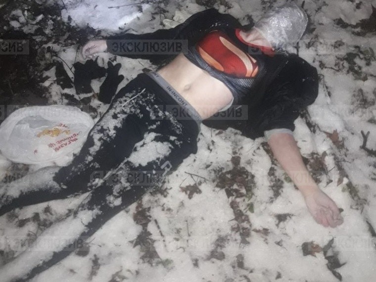 Тело мужчины с пакетом на голове обнаружили полицейские в московском парке