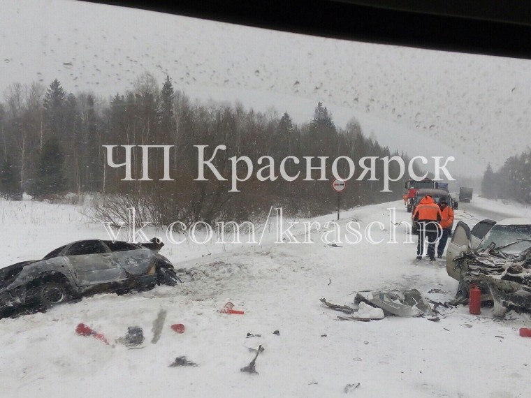 Водитель и пассажир Toyota заживо сгорели после страшного ДТП под Красноярском