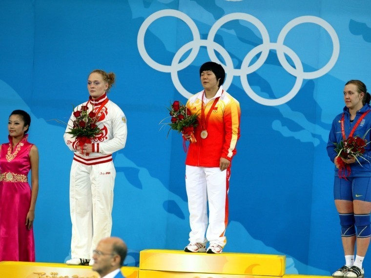 После дисквалификации китайской тяжелоатлетки золото Олимпиады -2008 получит россиянка Оксана Сливенко