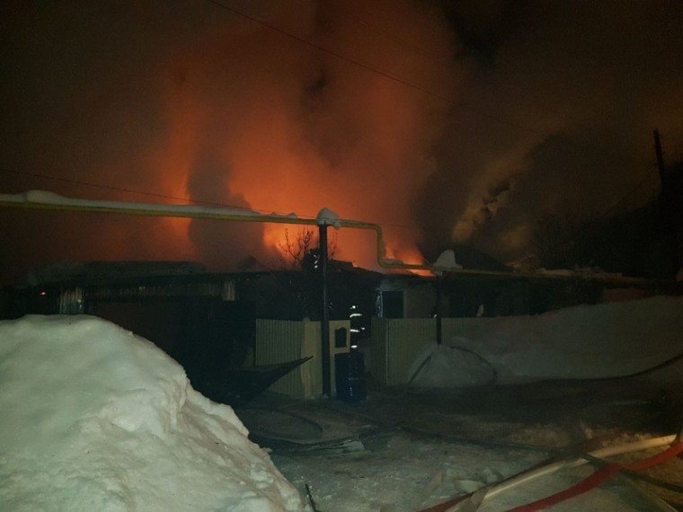 Целая семья едва не сгорела заживо в пожаре в Томской области