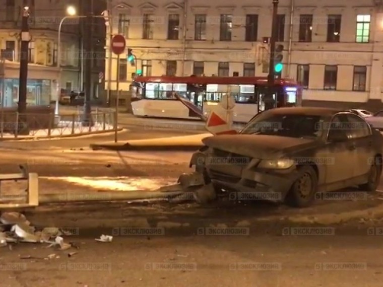 Водитель Audi рассказал о столкновении с Jaguar в центре Петербурга