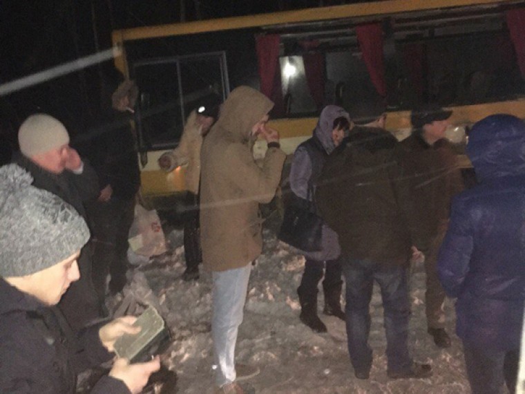 На трассе Архангельск-Северодвинск автобус столкнулся с грузовиком, сообщается об одном погибшем