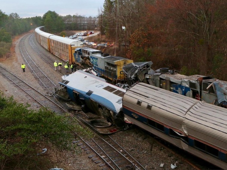 Число пострадавших при столкновении поездов в США увеличилось до 70 человек
