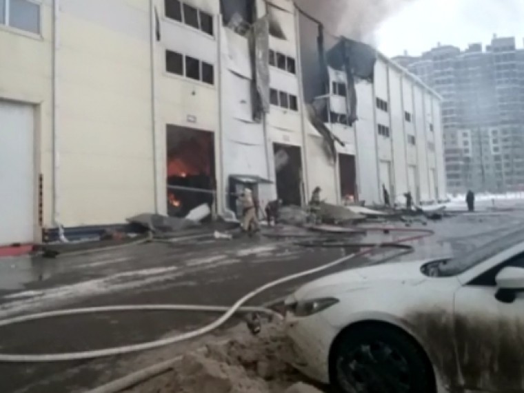 Пожарные локализовали пожар в офисном здании в Химках
