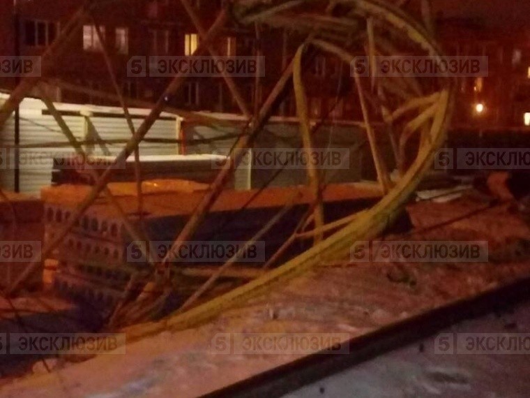 Стрела башенного крана упала в Волгограде