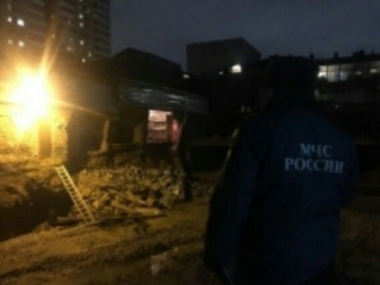 Первые фото с места обрушения стен частных домов в Махачкале