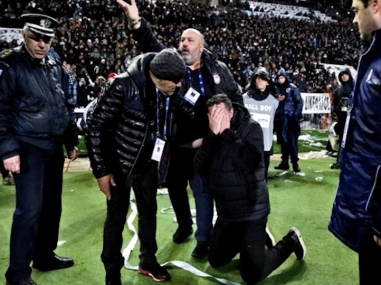 Осатаневшие футбольные хулиганы сорвали матч чемпионата Греции