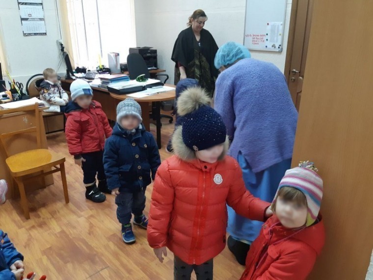 «Мы им помыли ручки, успокоили» — заведующая детсада в Новороссийске, куда эвакуировали детей при пожаре