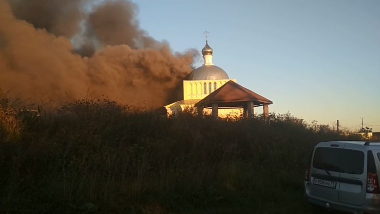 Очевидцы сообщают о пожаре в Никольской церкви под Тулой