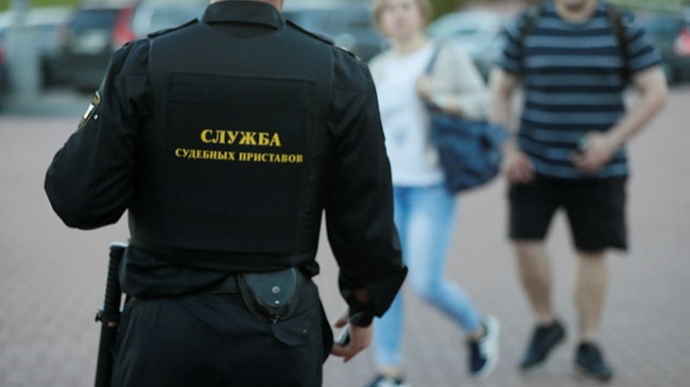 В Подмосковье приставы задержали мужчину, который преследовал детей с ножом