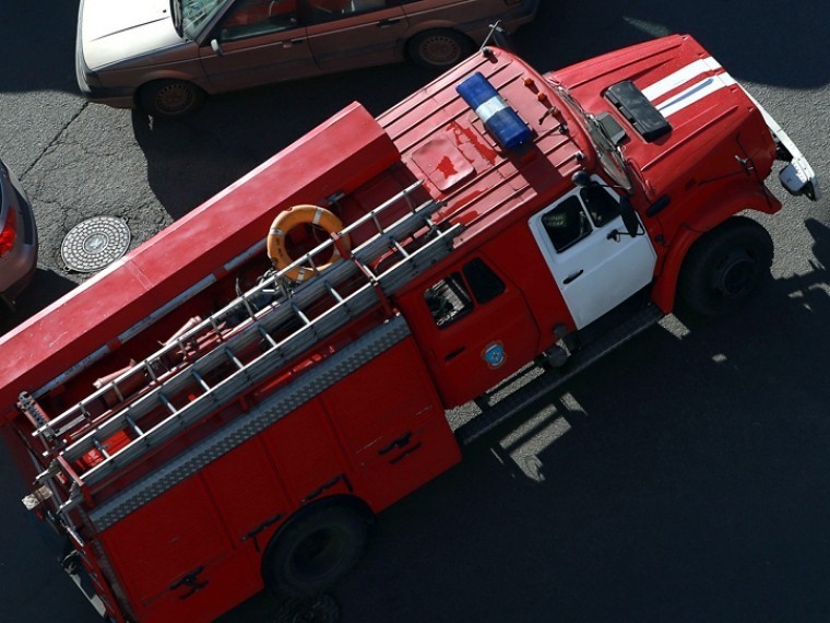 Спасатели МЧС потушили пожар в 12 -этажном жилом доме в Москве