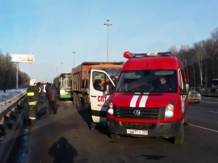 Пятый канал публикует список пострадавших в ДТП с автобусом в Москве