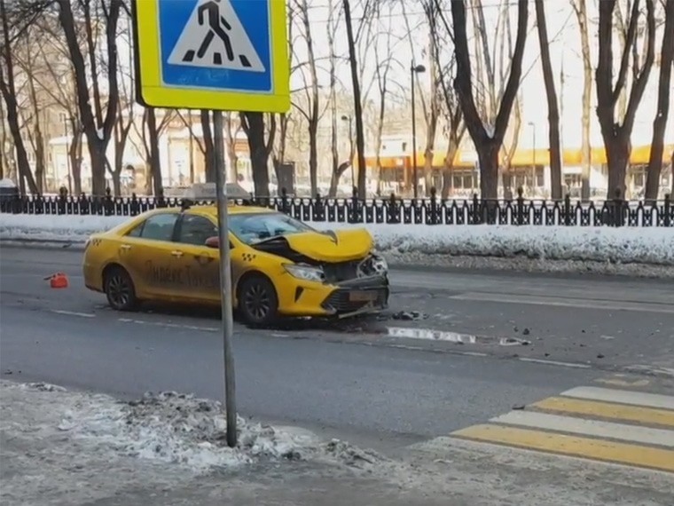 На Серпуховском Валу в Москве в ДТП пострадал пешеход