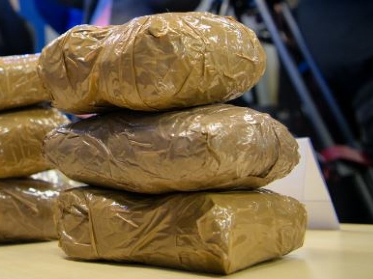 В микроавтобусе на севере Казахстана нашли более 140 килограммов наркотиков