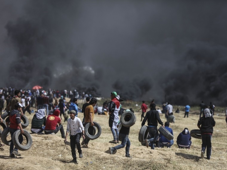 Четыре палестинца погибли в стычках на границе сектора Газы