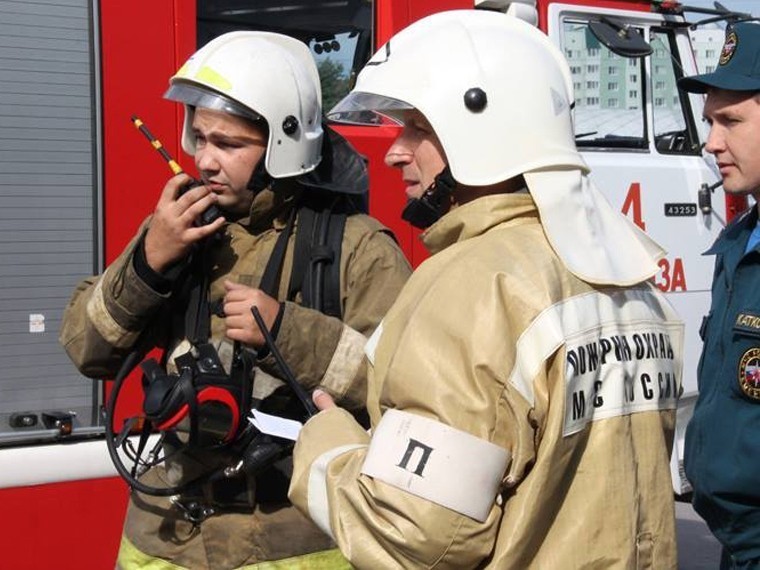 Очевидцы сообщают о пожаре в жилом доме в центре Москвы