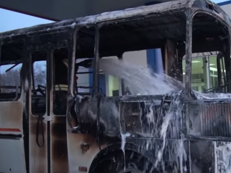 Автобус и грузовик взорвались на автозаправке в Курске