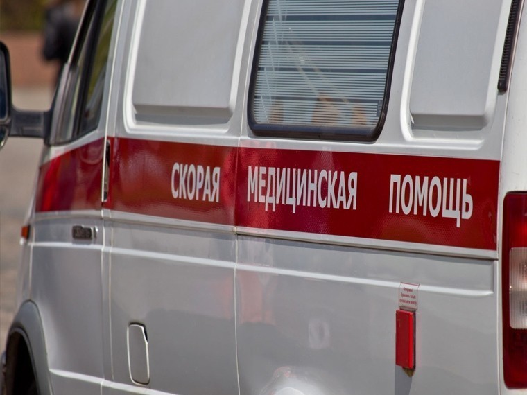 В Краснодарском крае автомобиль влетел в группу детей на площадке
