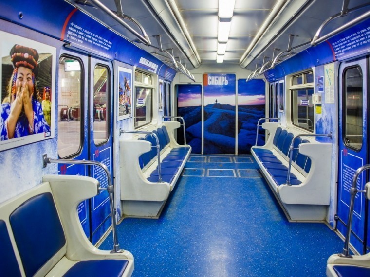 В новосибирском метро курсирует поезд-галерея
