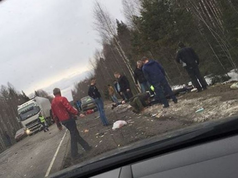 Три человека погибли в жуткой аварии в Кировской области — фото
