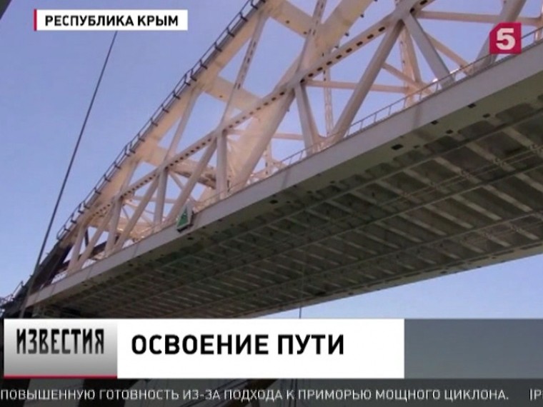 Захватывающее видео: Десантный корабль «Цезарь Куников» прошел под аркой Крымского моста