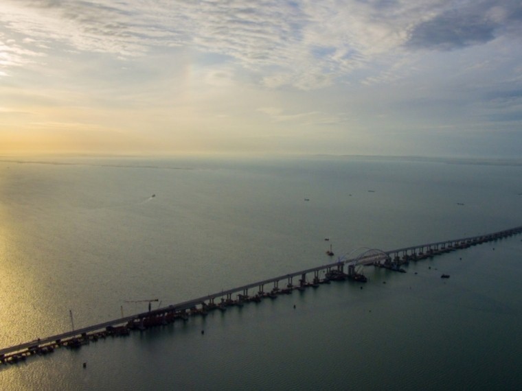 Крымский мост всего за 12 часов побил рекорд Керченской переправы