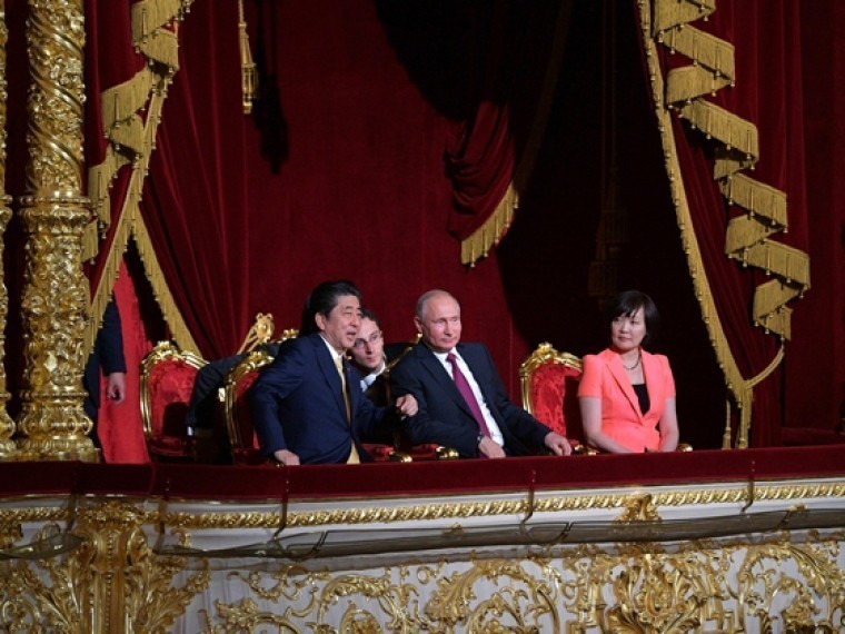 Владимир Путин выступил со сцены Большого театра