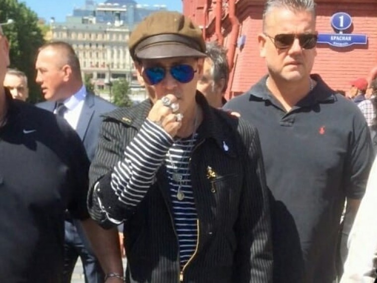 Джонни Депп прогулялся по центру Москвы