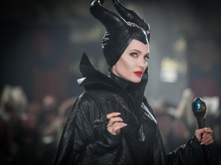 Анджелина Джоли дурачится в рогах на съемках второй части фильма „Малефисента“