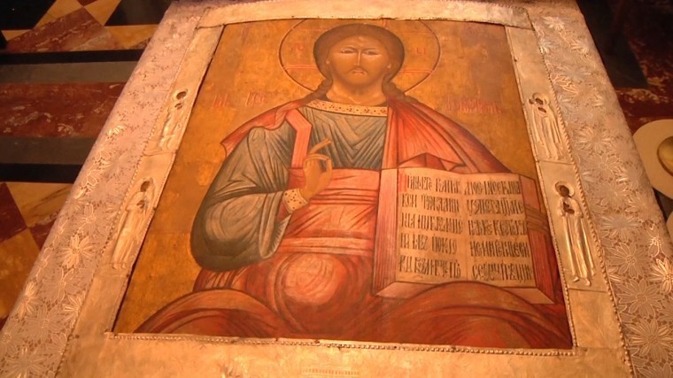 Министр МВД передал РПЦ 10 старинных икон