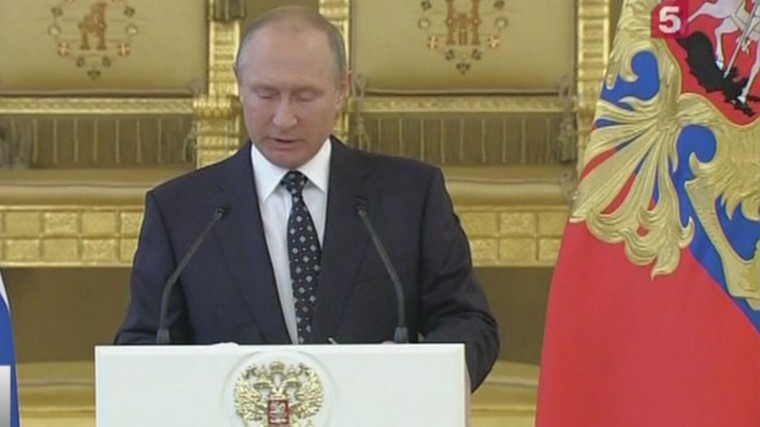 Владимир Путин в Кремле поздравил выпускников военных вузов