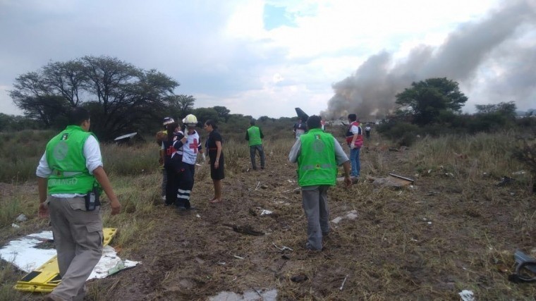 Появились кадры катастрофы пассажирского самолета в Мексике