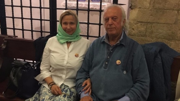 80-летний Резник отвел жену под венец в Крыму — видео