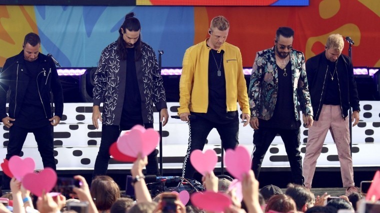На фанатов Backstreet Boys рухнула арка во время концерта