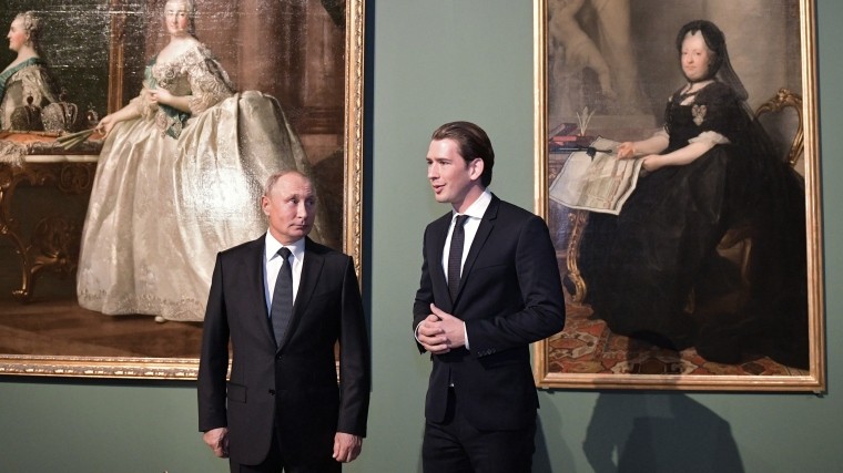 Президент РФ и канцлер Австрии открыли в Эрмитаже выставку