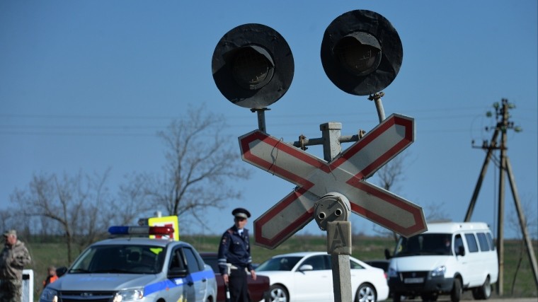 На переезде в Рязанской области пассажирский поезд столкнулся с автомобилем