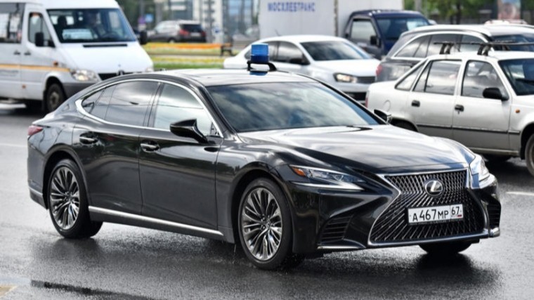 Губернаторский Lexus из Смоленска попался на десятках штрафов в Москве